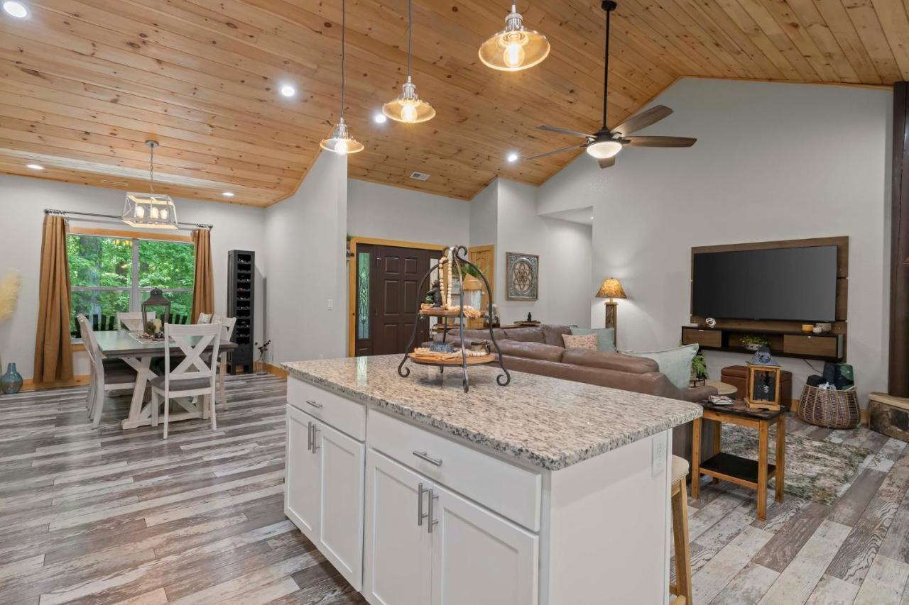 Stunning Views, Superb Atmosphere, Modern Amenities, In The Middle Of Nature Bryson City Esterno foto